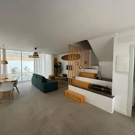 Surf House & Surf School بيت شباب *