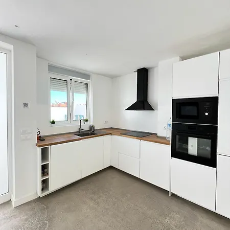 Surf House & Surf School Vandrarhem *