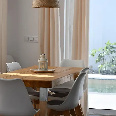 Surf House & Surf School كوراليهو