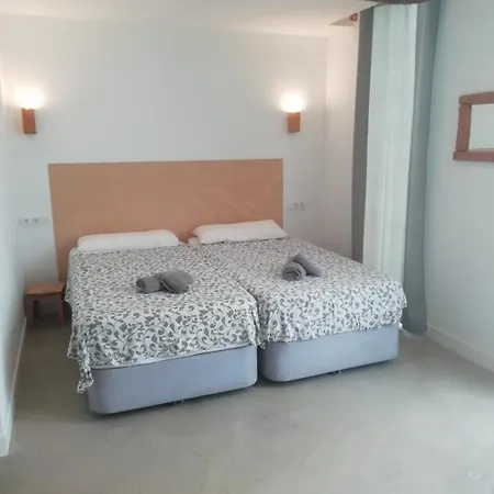 Hostal Surf House & School Only Surf