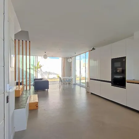 Surf House & Surf School Albergue