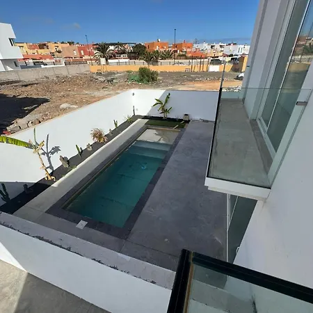Hostal Surf House & School Only Surf Corralejo
