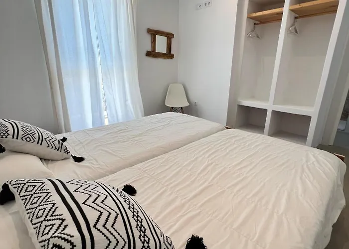 Surf House & Surf School Hostal *