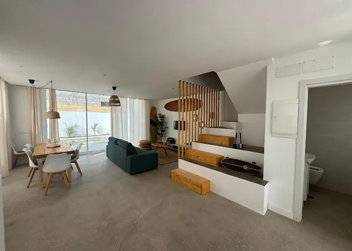 Surf House & Surf School Hostel *