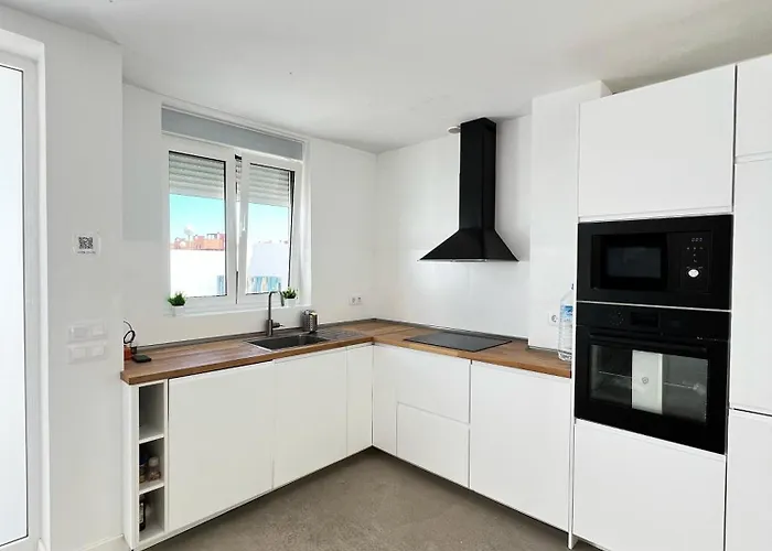 Surf House & Surf School Hostal *