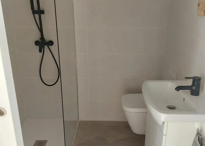 Surf House & Surf School Hostal *