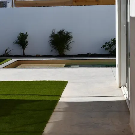 Surf House & Surf School קורלחו