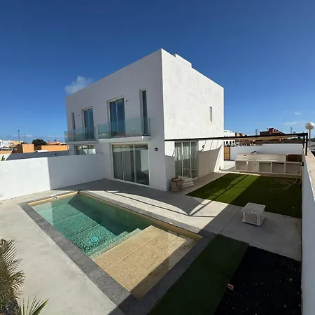 אכסניה Surf House & Surf School *