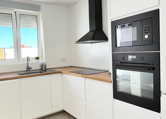 Surf House & Surf School קורלחו